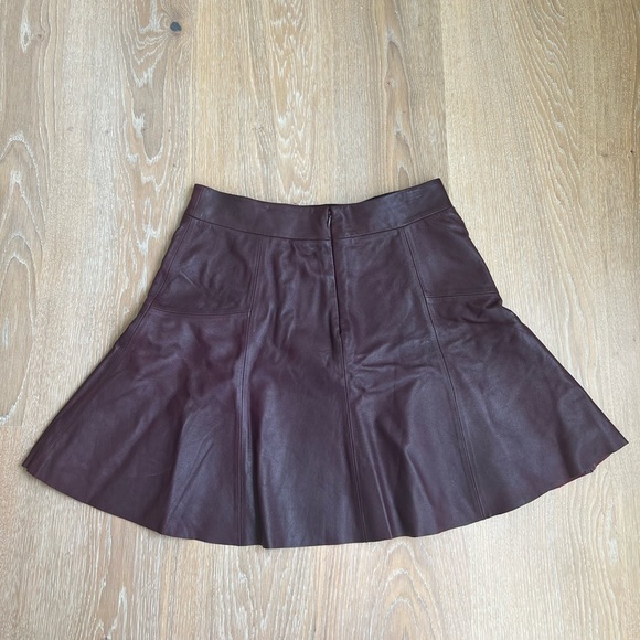 Limited Edition NWT Banana Republic Mauve Leather Pleated Skirt - Picture 2 of 7